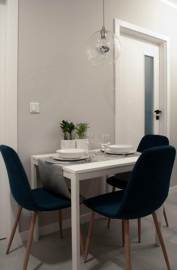 Navyblue Apartment Cracow Free Parking Tv Krakow Bagian luar foto